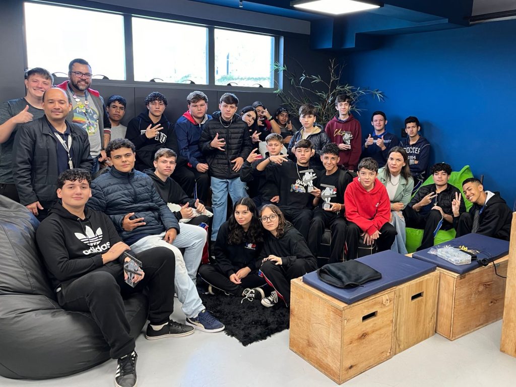 imagem - Estudantes do Colégio Estadual Newton Felipe Albach do NRE Guarapuava participam de Oficina de Robótica no CTP